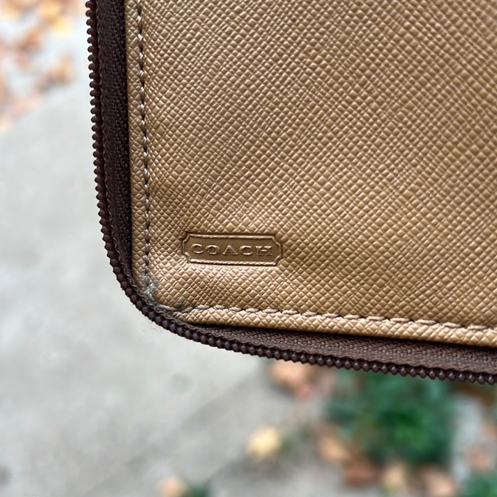 Coach Turn-lock Signature Canvas Wristlet/Phone Wallet EUC - Picture 9 of 14